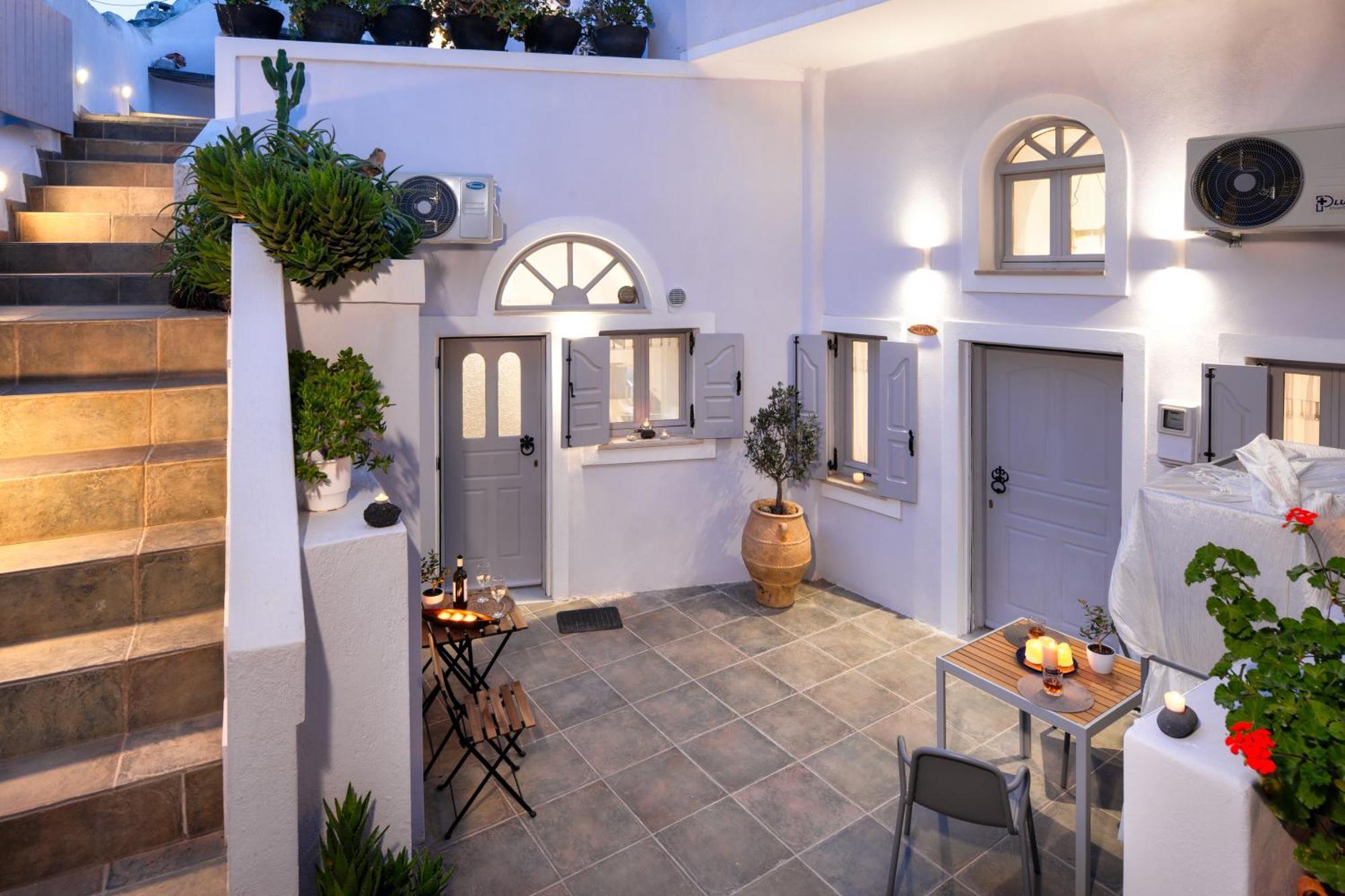 Canaves - Hermes Karterados (Santorini)