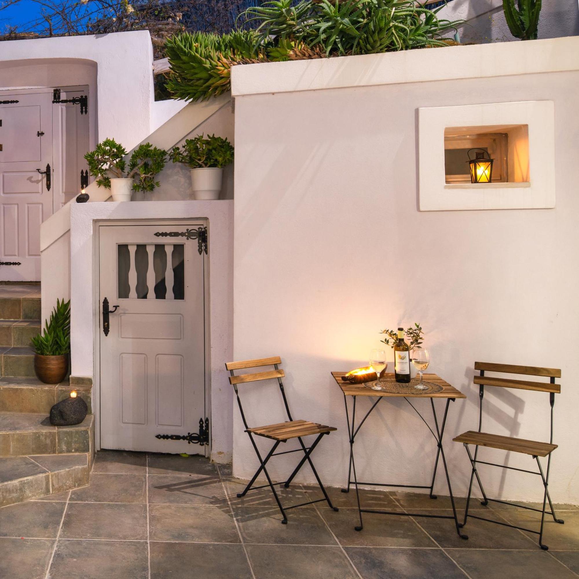 Canaves - Hermes Karterados (Santorini)